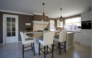 Landelijke keuken met Wijnkast